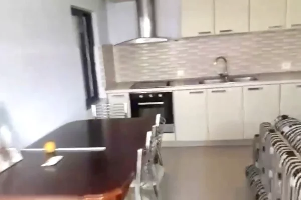 Shtepi me qera Apartament ne Tirane, 1+1, Mobilimi E mobiluar, Pagesa 400  Euro.