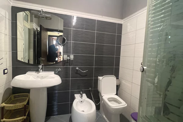 Shtepi me qera 2+1 ne Tirane - 602 Euro