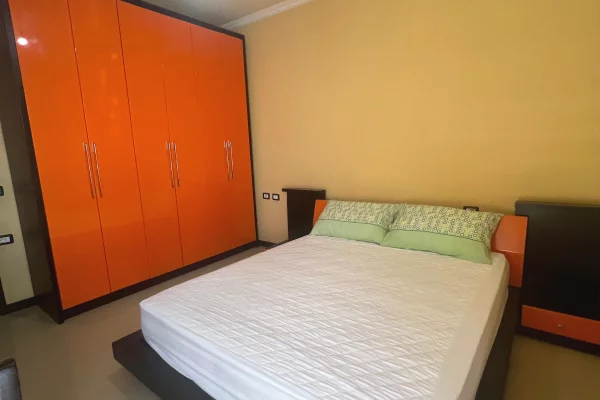 Shtepi me qera Apartament ne Tirane, 2+1, Mobilimi E mobiluar, Pagesa 602  Euro.