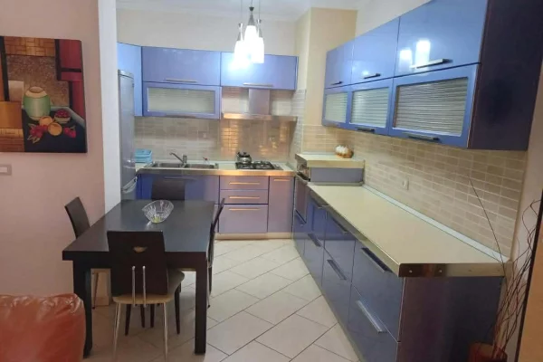 Shtepi me qera Apartament ne Tirane, 2+1, Mobilimi E mobiluar, Pagesa 699  Euro.