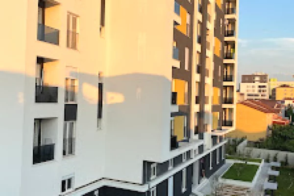 Shtepi ne shitje Apartament ne Tirane, 1+1, Mobilimi Bosh, pa mobiluar, Pagesa 90,000  Euro.