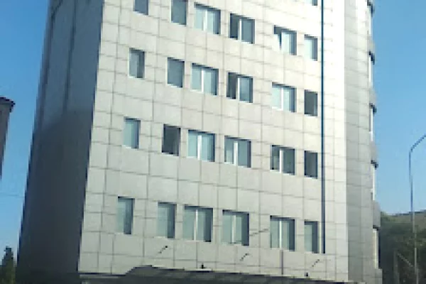 Shtepi ne shitje Apartament ne Tirane, 1+1, Mobilimi Bosh, pa mobiluar, Pagesa 90,000  Euro.