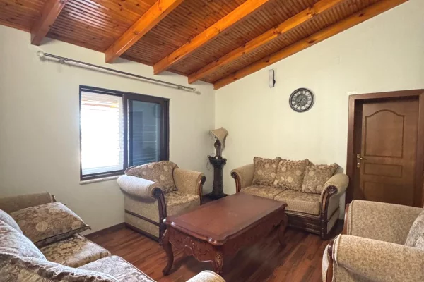 Shtepi ne shitje Vila Luksoze ne Tirane, 7+1, Mobilimi E mobiluar, Pagesa Me Marreveshje.