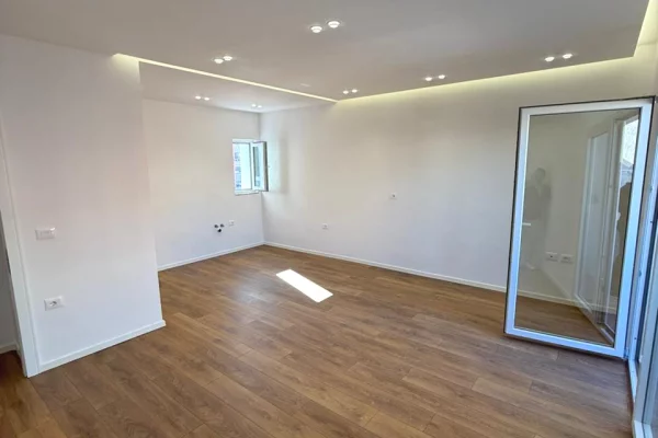 Shtepi ne shitje Apartament ne Tirane, 2+1, Mobilimi Bosh, pa mobiluar, Pagesa 193,002  Euro.