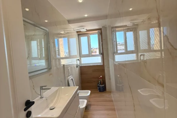 Shtepi ne shitje Apartament ne Tirane, 2+1, Mobilimi Bosh, pa mobiluar, Pagesa 193,002  Euro.