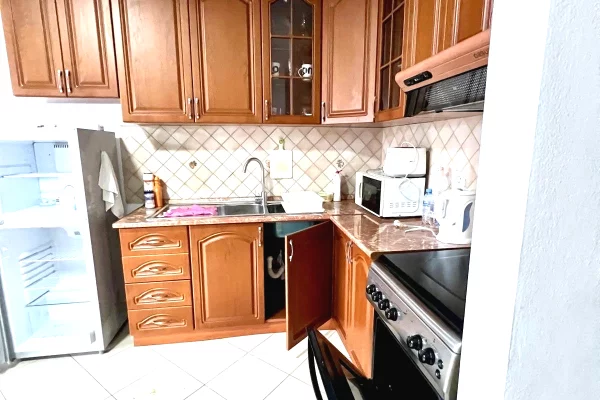 Shtepi me qera Apartament ne Tirane, 1+1, Mobilimi E mobiluar, Pagesa 400  Euro.