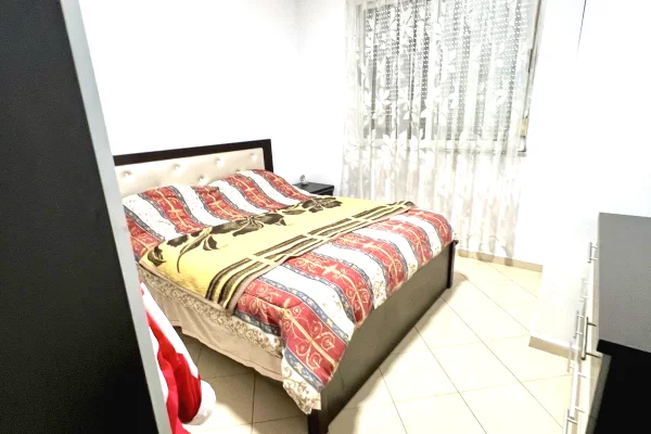Shtepi me qera Apartament ne Tirane, 1+1, Mobilimi E mobiluar, Pagesa 400  Euro.