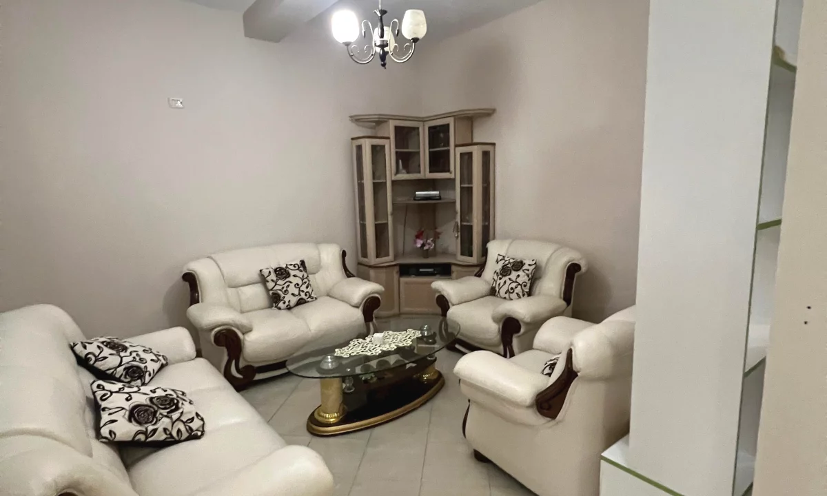 Shtepi me qera Apartament ne Tirane, 2+1, Mobilimi E mobiluar, Pagesa 500  Euro.