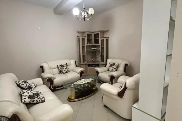 Shtepi me qera 2+1 ne Tirane - 500 Euro