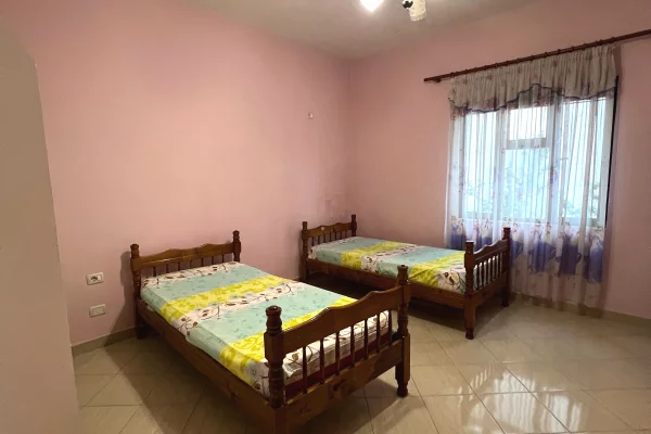 Shtepi me qera Apartament ne Tirane, 2+1, Mobilimi E mobiluar, Pagesa 500  Euro.