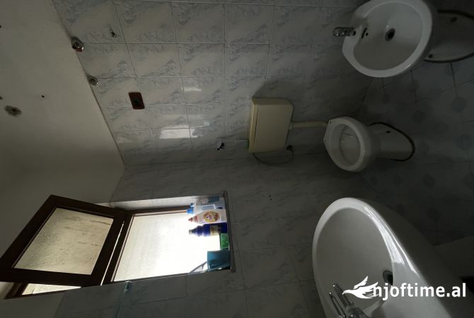 Jepet me qera ambjent biznesi ne Golem