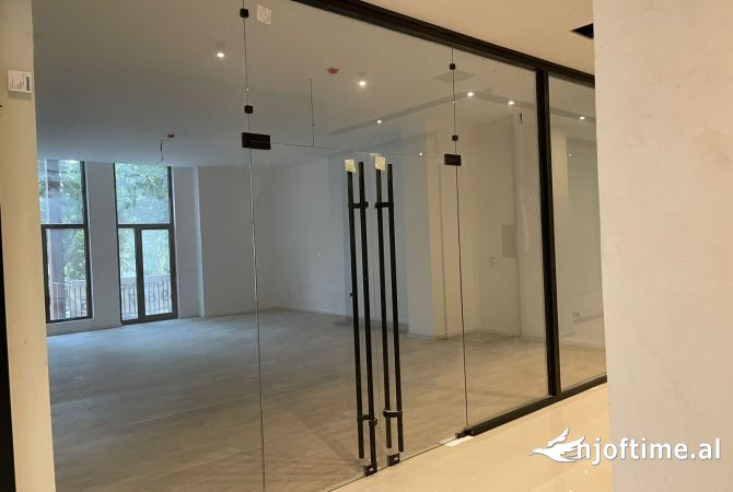 Business Property for Rent 3+1 in Tirana - 2,500 Euro