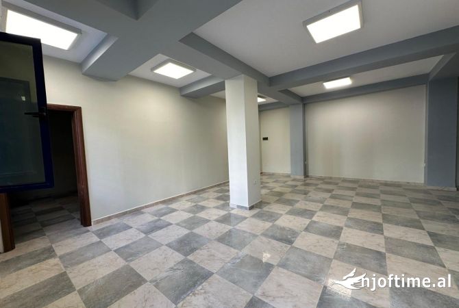 Shitet ambient biznesi tek Liqeni i Thate