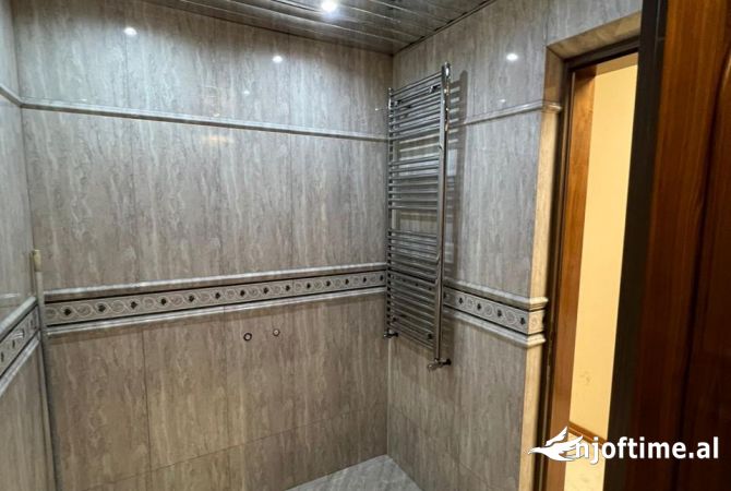 Jepet ambjent biznesi me qera ne bllok