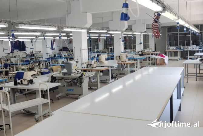 Ambiente Commerciale in Affitto 4+1 a Tirana - 2,850 Euro