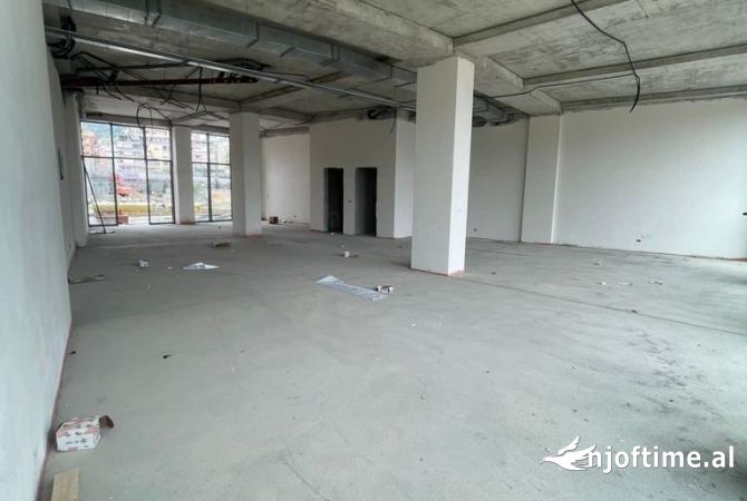 Jepet ambient biznesi me qeraa tek kompleksi Lake View