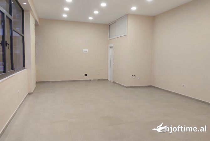 Business Property for Rent 1+1 in Tirana - 80,000 Leke
