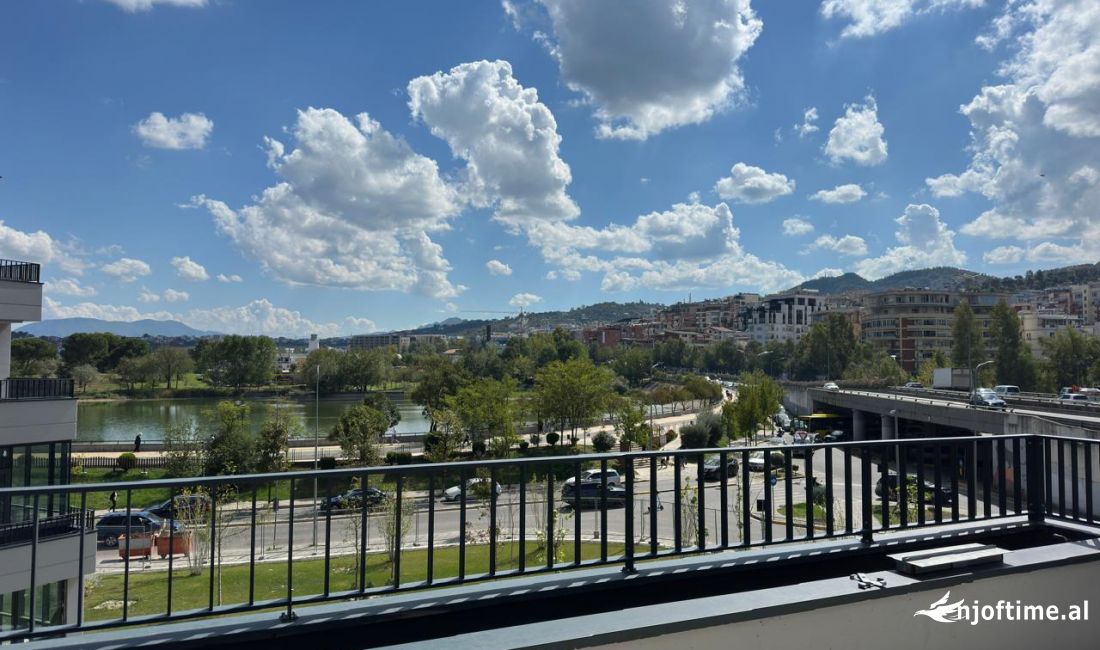 Lake View - Jepet me qera ambient biznesi 2+2+post parkimi