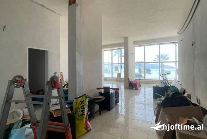 Ambiente Commerciale in Vendita 1+1 a Valona - 281,170 Euro