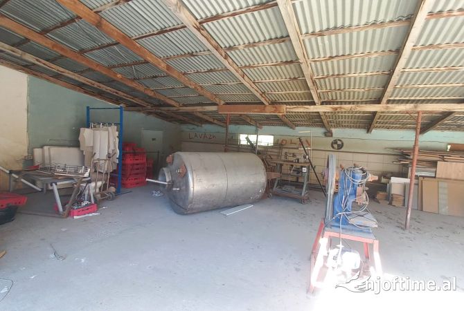 Ambiente Commerciale in Affitto 4+1 a Tirana - 60,000 Leke