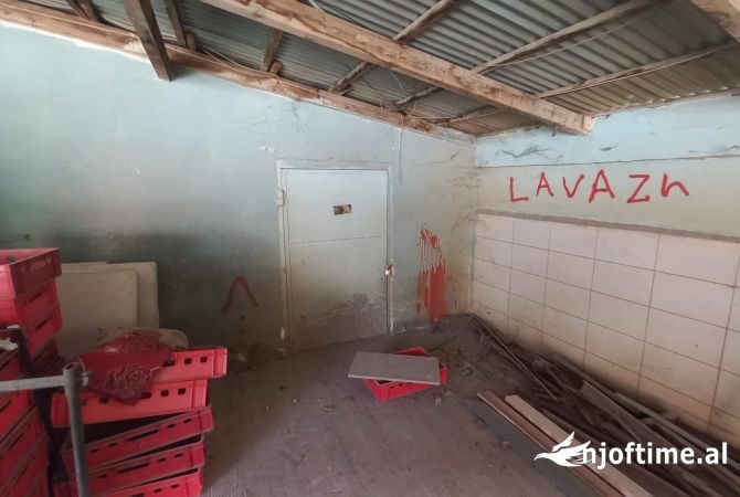 Ambiente Commerciale in Affitto 4+1 a Tirana - 60,000 Leke