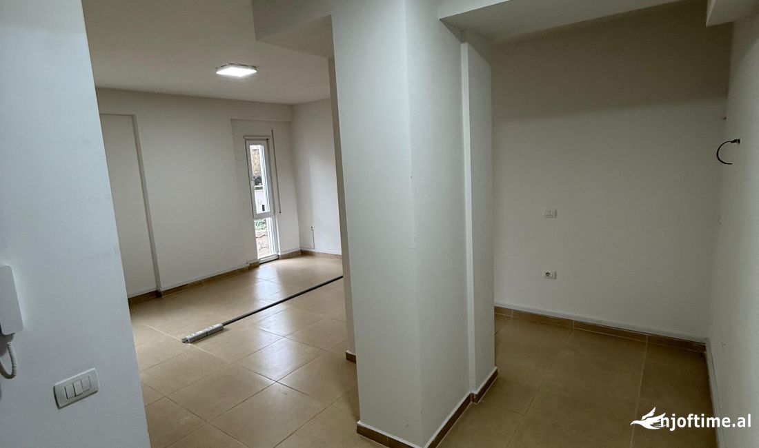 AMBIENT BIZNESI ME QIRA TE RRUGA E KOSOVAREVE 