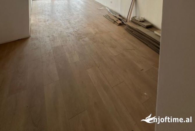 Ambiente Commerciale in Affitto 3+1 a Tirana - 751 Euro