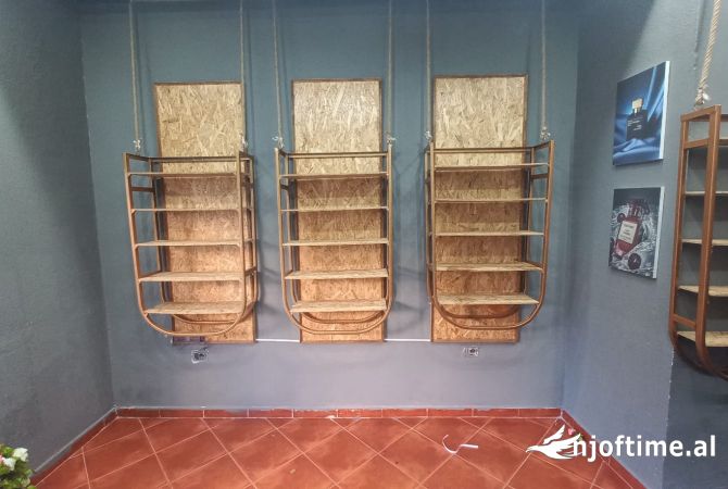 Ambiente Commerciale in Affitto 1+1 a Tirana - 35,001 Leke