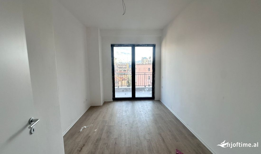 Shtepi ne shitje Apartament ne Tirane, 2+1, Mobilimi Bosh, pa mobiluar, Pagesa 290,000  Euro.