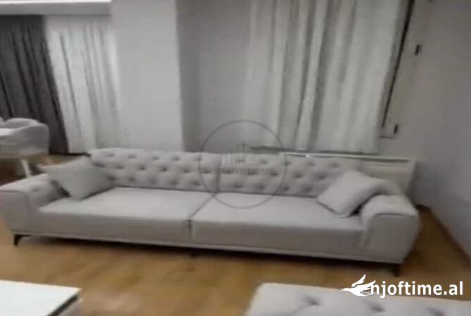 Shitet apartament 2+1 te Kodra e Diellit, kati i tretë me ashensor.