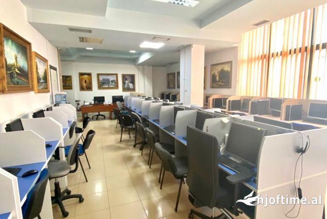 Ambient Biznesi per Shitje - Rruga e Elbasanit 600,000 Euro