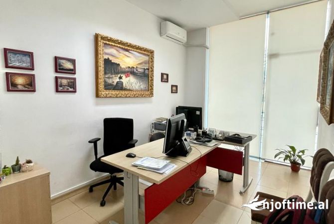 Ambient Biznesi për Shitje - Rruga e Elbasanit 600,000 Euro