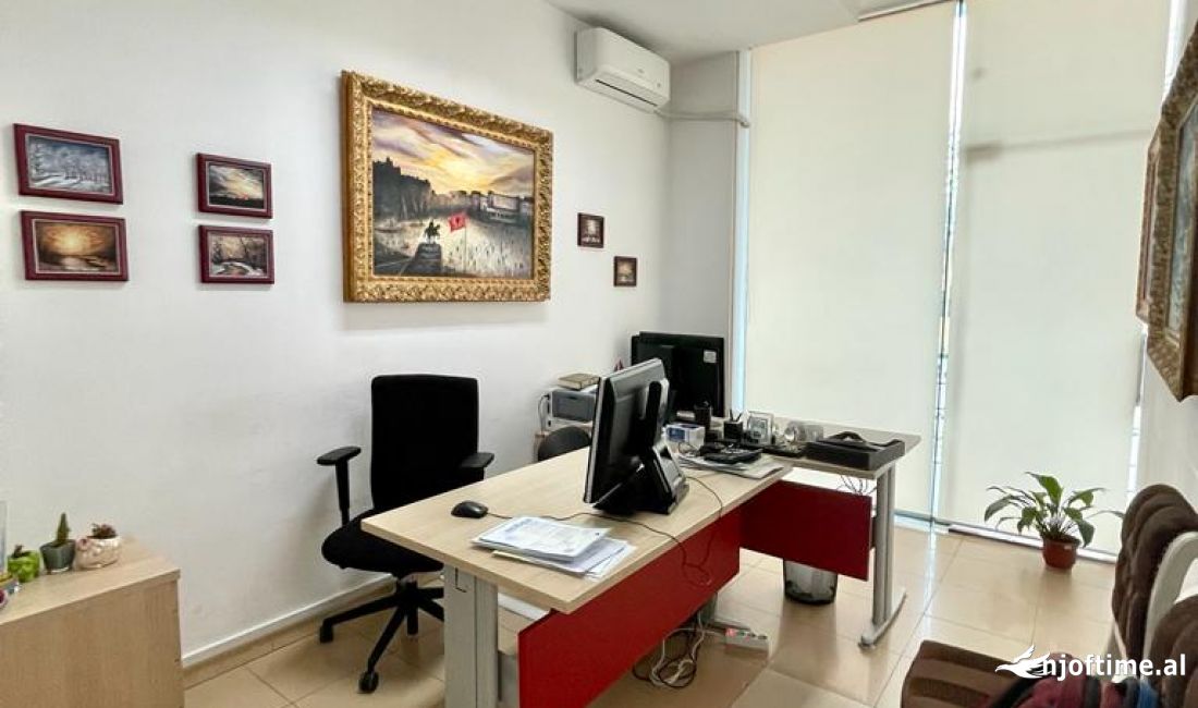 Ambient Biznesi per Shitje - Rruga e Elbasanit 600,000 Euro