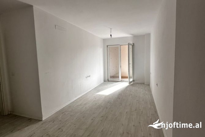 Shtepi ne shitje Apartament ne Tirane, 3+1, Mobilimi Bosh, pa mobiluar, Pagesa 140,000  Euro.