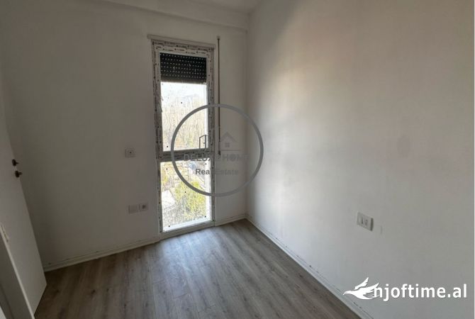 Shtepi ne shitje Apartament ne Tirane, 2+1, Mobilimi Bosh, pa mobiluar, Pagesa 170,000  Euro.