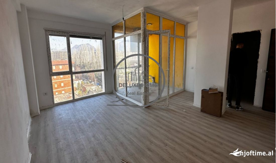 Shtepi ne shitje Apartament ne Tirane, 2+1, Mobilimi Bosh, pa mobiluar, Pagesa 170,000  Euro.