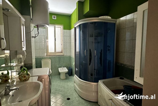 Appartamento in vendita a Tirana 3+1, Arredato