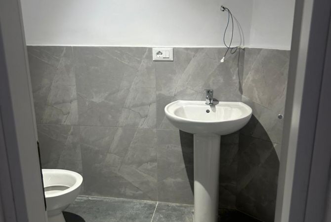  Jepet me qira dyqan  50m2