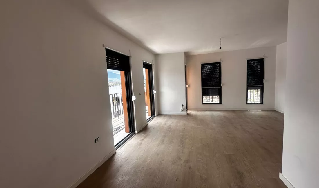 Shtepi ne shitje Apartament ne Tirane, 3+1, Mobilimi Bosh, pa mobiluar, Pagesa 256,000  Euro.