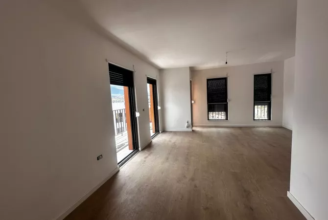 Disponojmë 3 Apartamente për Shitje – Ndërtesë e Re 2024, Pranë Shkollës së Kuqe