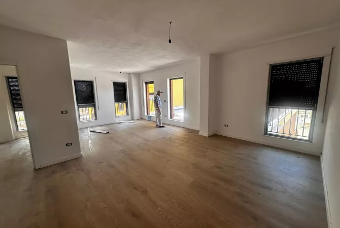 Shtepi ne shitje Apartament ne Tirane, 3+1, Mobilimi Bosh, pa mobiluar, Pagesa 256,000  Euro.