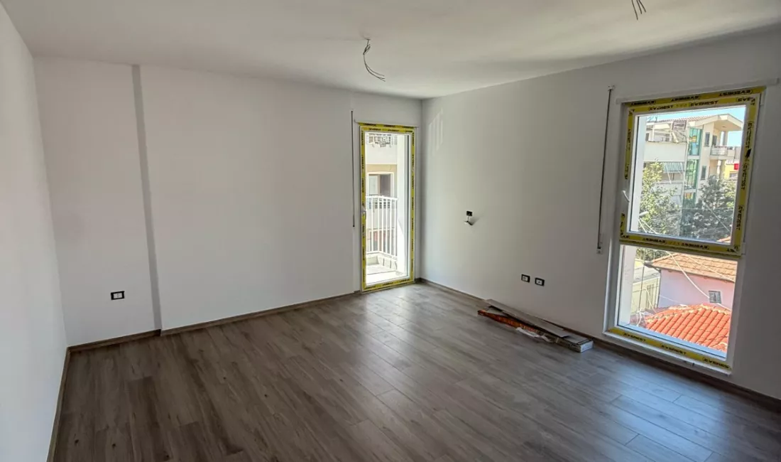 Shtepi ne shitje Apartament ne Tirane, 1+1, Mobilimi Bosh, pa mobiluar, Pagesa 140,000  Euro.