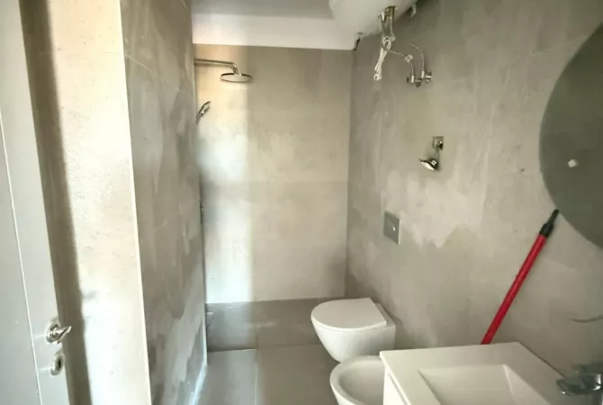 Shtepi ne shitje Apartament ne Tirane, 1+1, Mobilimi Bosh, pa mobiluar, Pagesa 137,000  Euro.