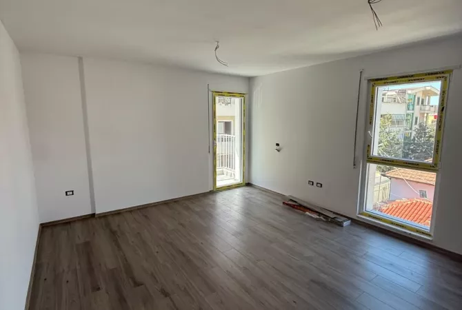 Shtepi ne shitje Apartament ne Tirane, 1+1, Mobilimi Bosh, pa mobiluar, Pagesa 137,000  Euro.