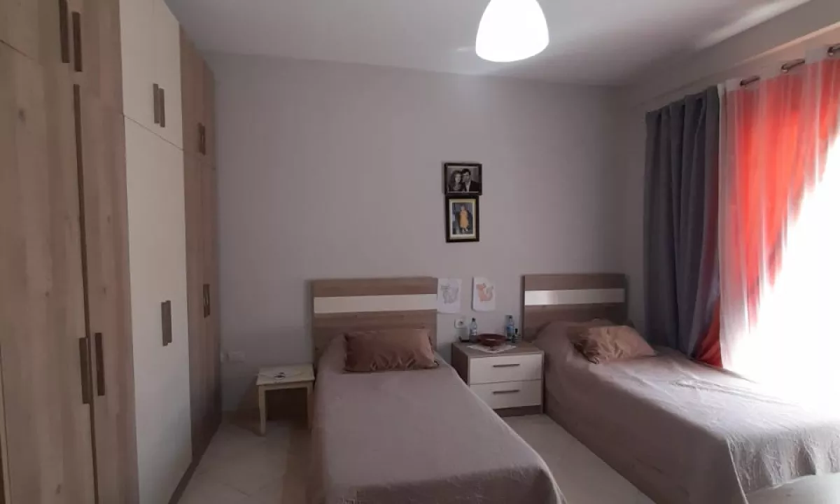 Shtepi me qera Apartament ne Tirane, 2+1, Mobilimi E mobiluar, Pagesa 550  Euro.