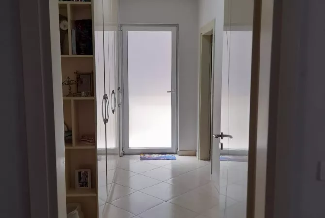 Shtepi me qera Apartament ne Tirane, 2+1, Mobilimi E mobiluar, Pagesa 550  Euro.