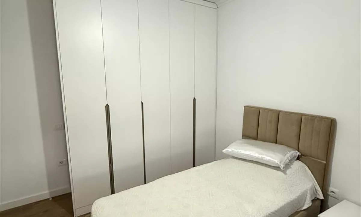 Shtepi me qera Apartament ne Tirane, 2+1, Mobilimi E mobiluar, Pagesa 900  Euro.