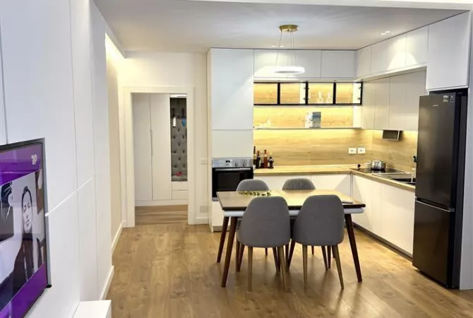 Shtepi me qera Apartament ne Tirane, 2+1, Mobilimi E mobiluar, Pagesa 900  Euro.