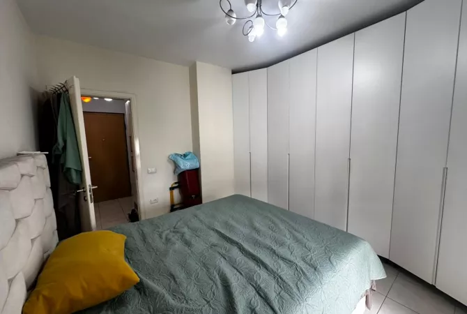 Shtepi ne shitje Apartament ne Tirane, 2+1, Mobilimi E mobiluar, Pagesa 140,000  Euro.