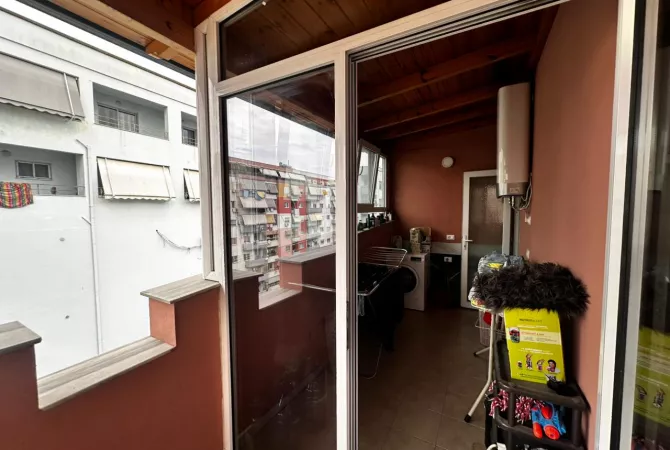 Shtepi ne shitje Apartament ne Tirane, 2+1, Mobilimi E mobiluar, Pagesa 140,000  Euro.